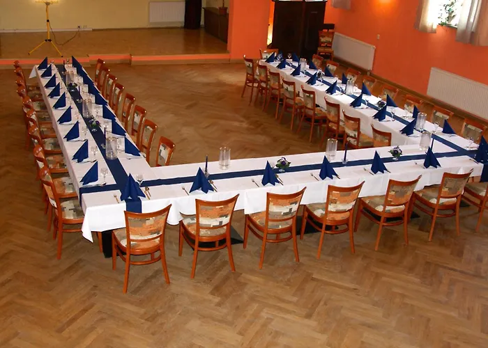 Bluhm's & Restaurant Am Markt * キューリッツ