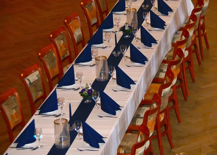 Bluhm's & Restaurant Am Markt Otel *